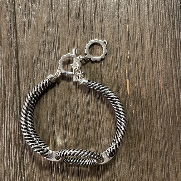 Premier Designs Silver adjustable bracelet - Picture 2 of 4